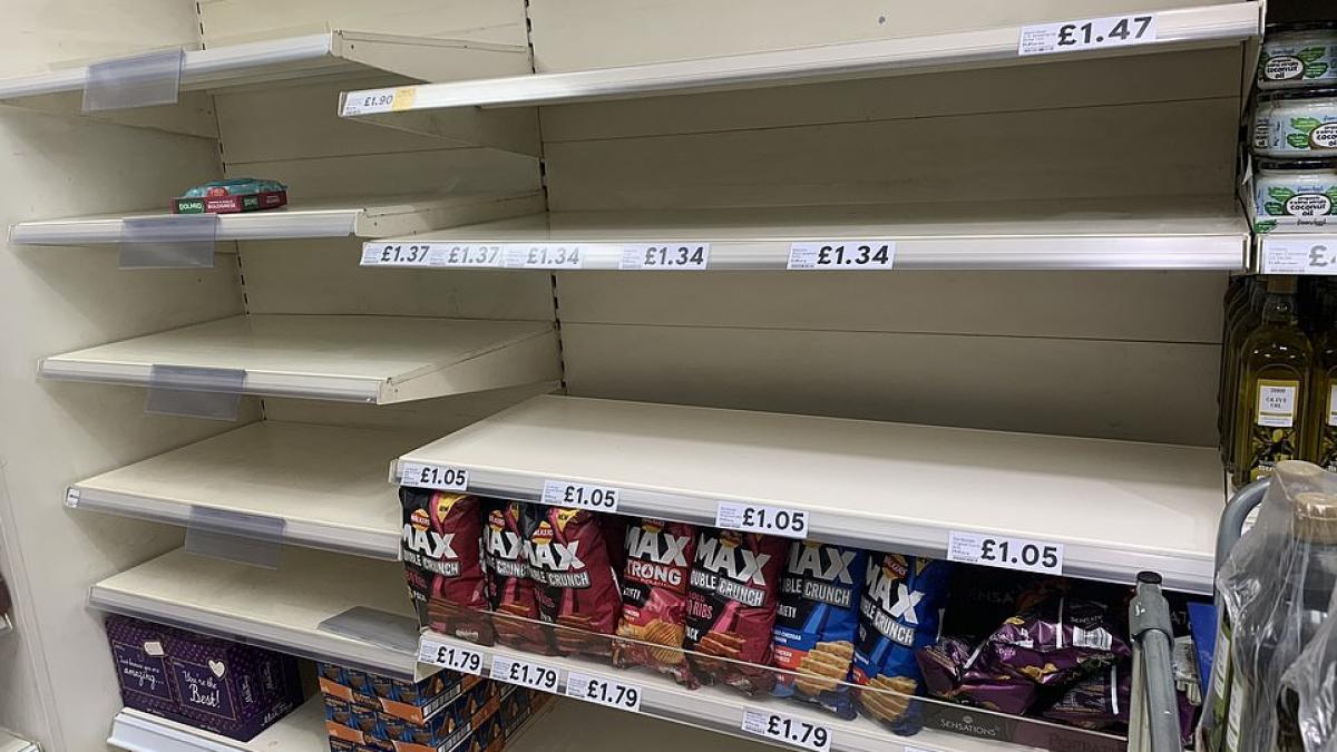 a venit randul britanicilor sa goleasca rafturile magazinelor de teama coronavirusului