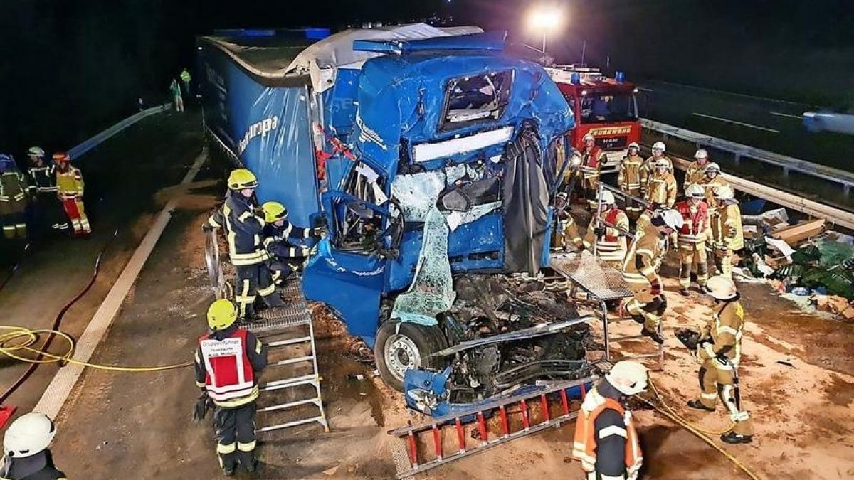 Un șofer român de TIR a murit strivit în cabină, într-un cumplit accident în Germania
