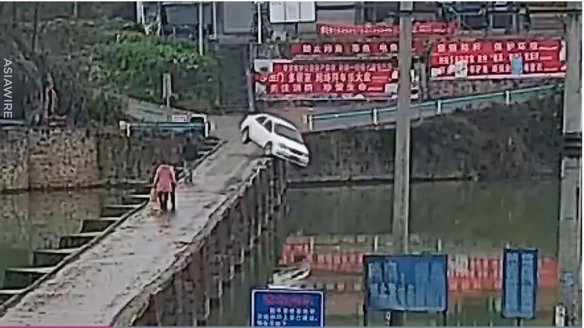 a plonjat cu masina in rau examen auto