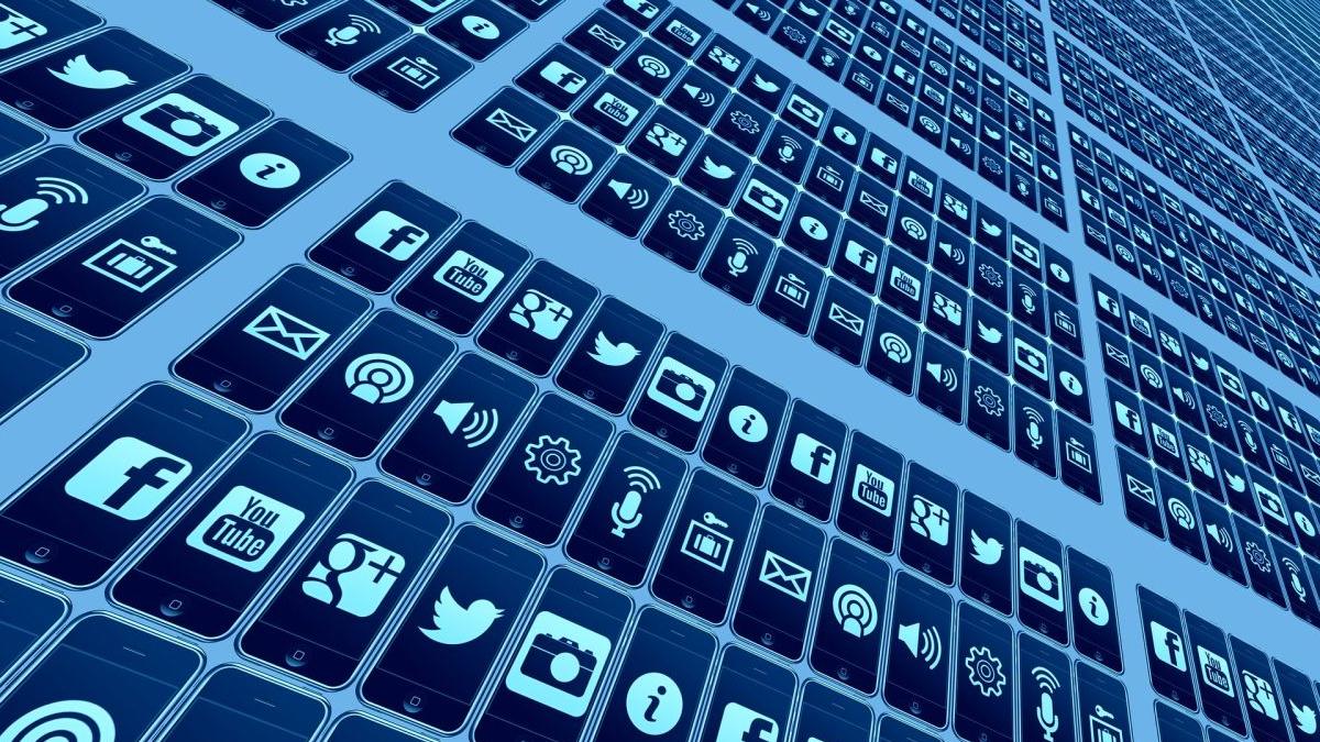 apple amazon dezinformare mark zuckerberg