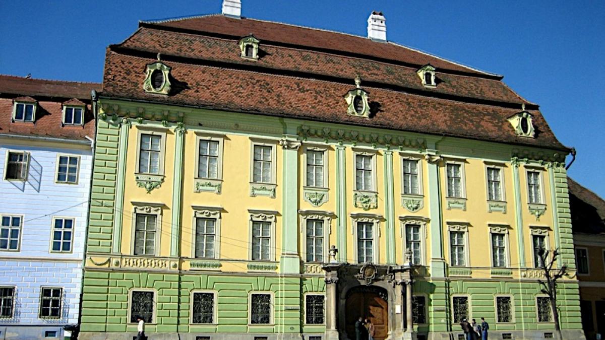 brukenthal 8 martie femei