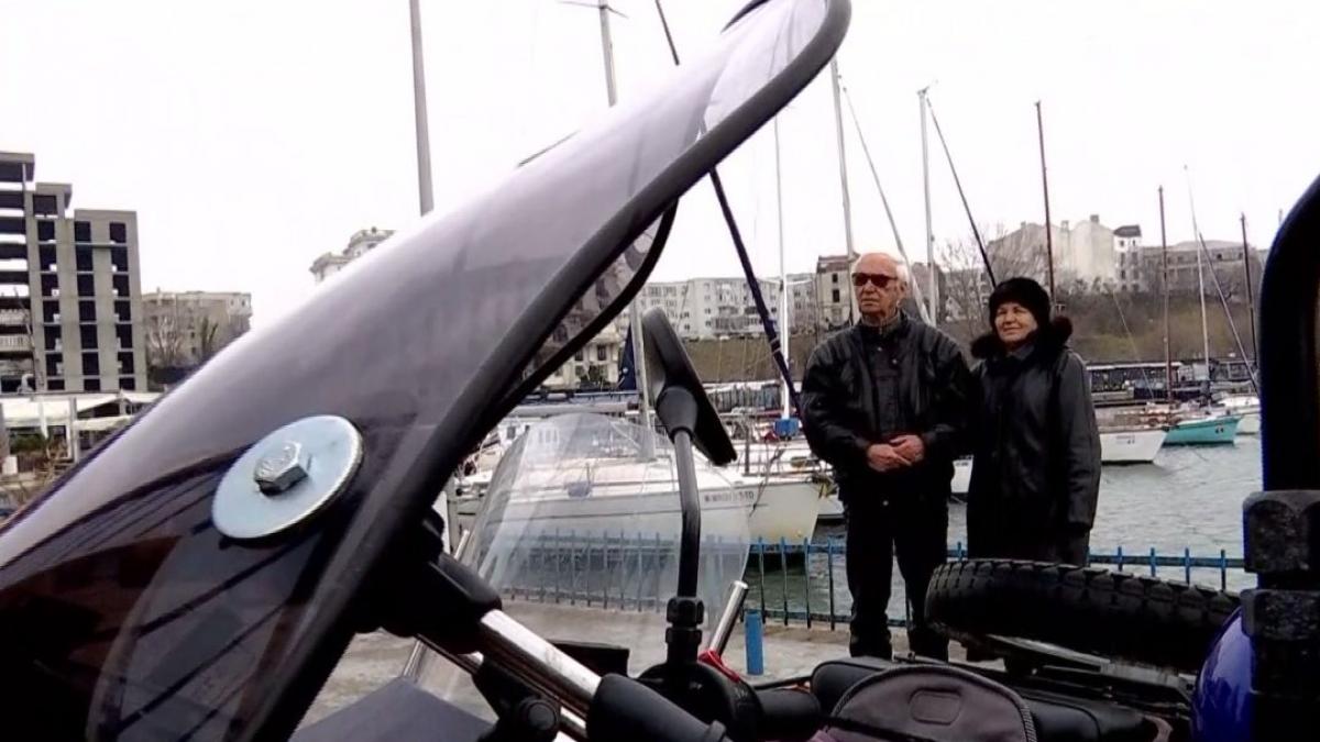 la 90 de ani cutreiera lumea pe motocicleta