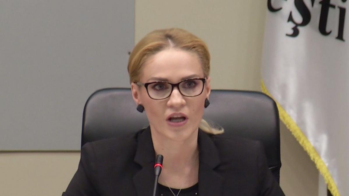 gabriela firea cere inchiderea scolilor din capitala pentru a limita pe cat posibil raspandirea