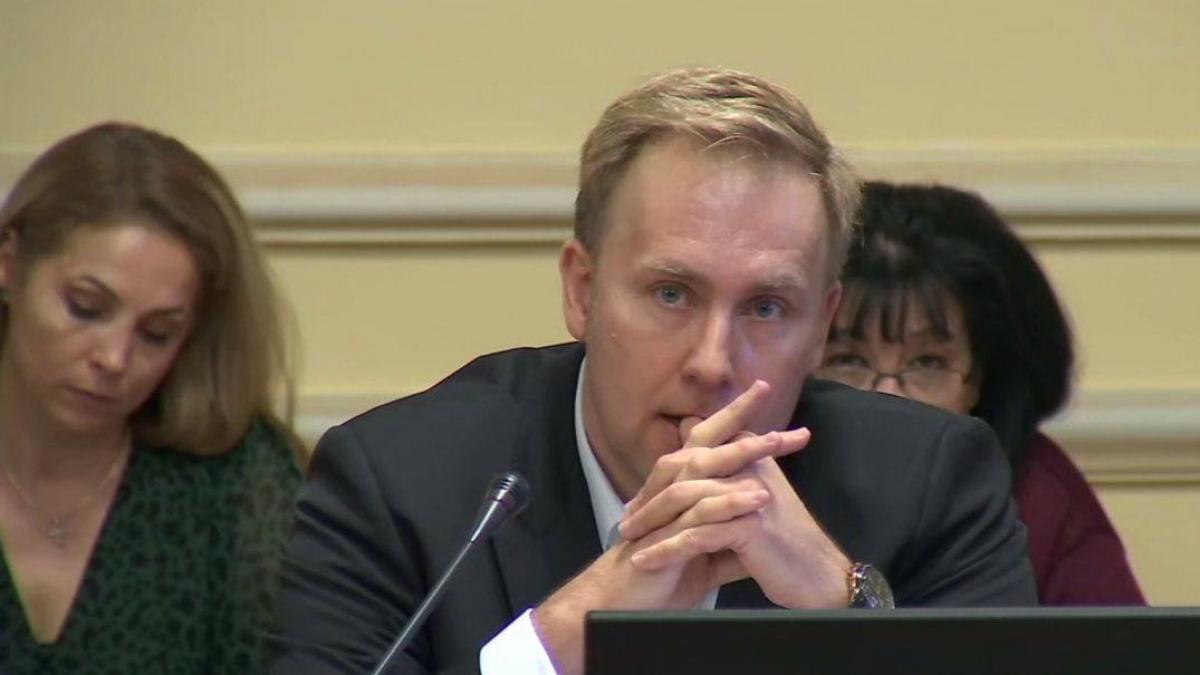 ministrul sanatatii petrece in plina criza din cauza coronavirusului jurnalist combatea de zor la