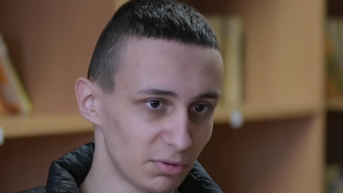 cine este tanarul ucis in stil mafiot in scara unui bloc din bacau