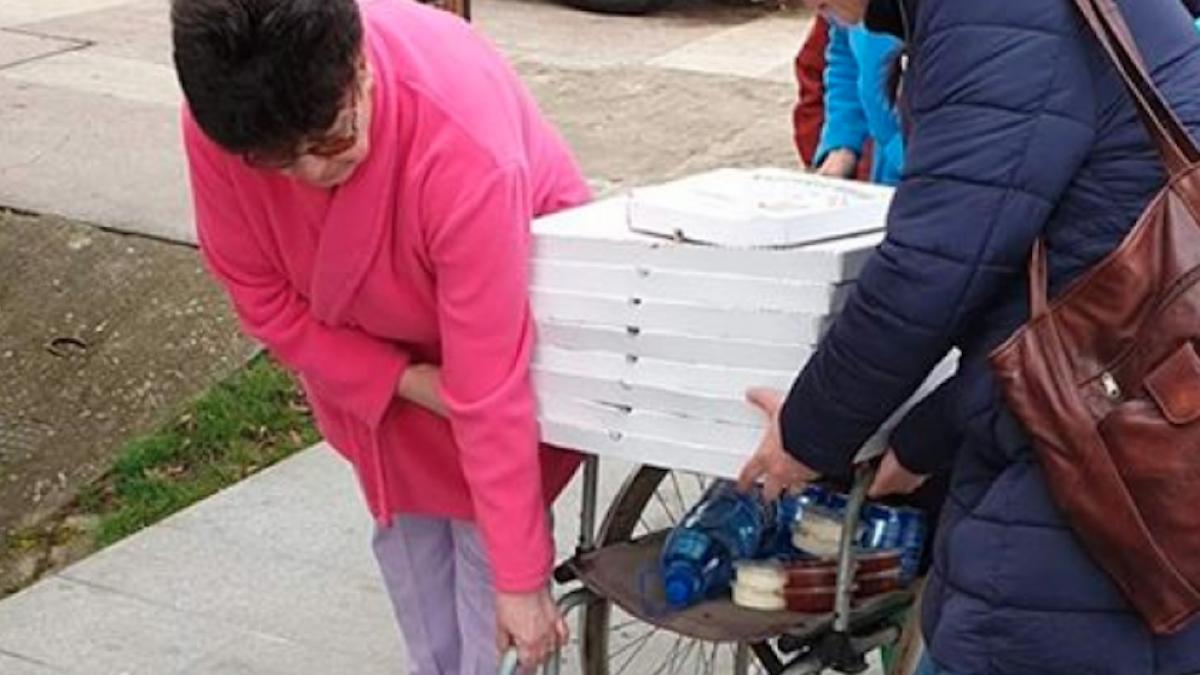 imagini inedite in romania in plina carantina in spitalul de urgenta din deva se cara pizza cu