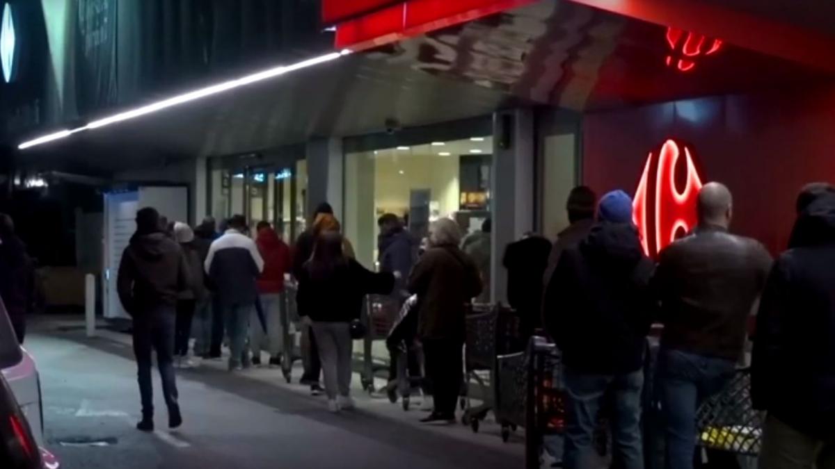 italienii au luat cu asalt magazinele dupa ce toata tara a intrat in carantina din cauza