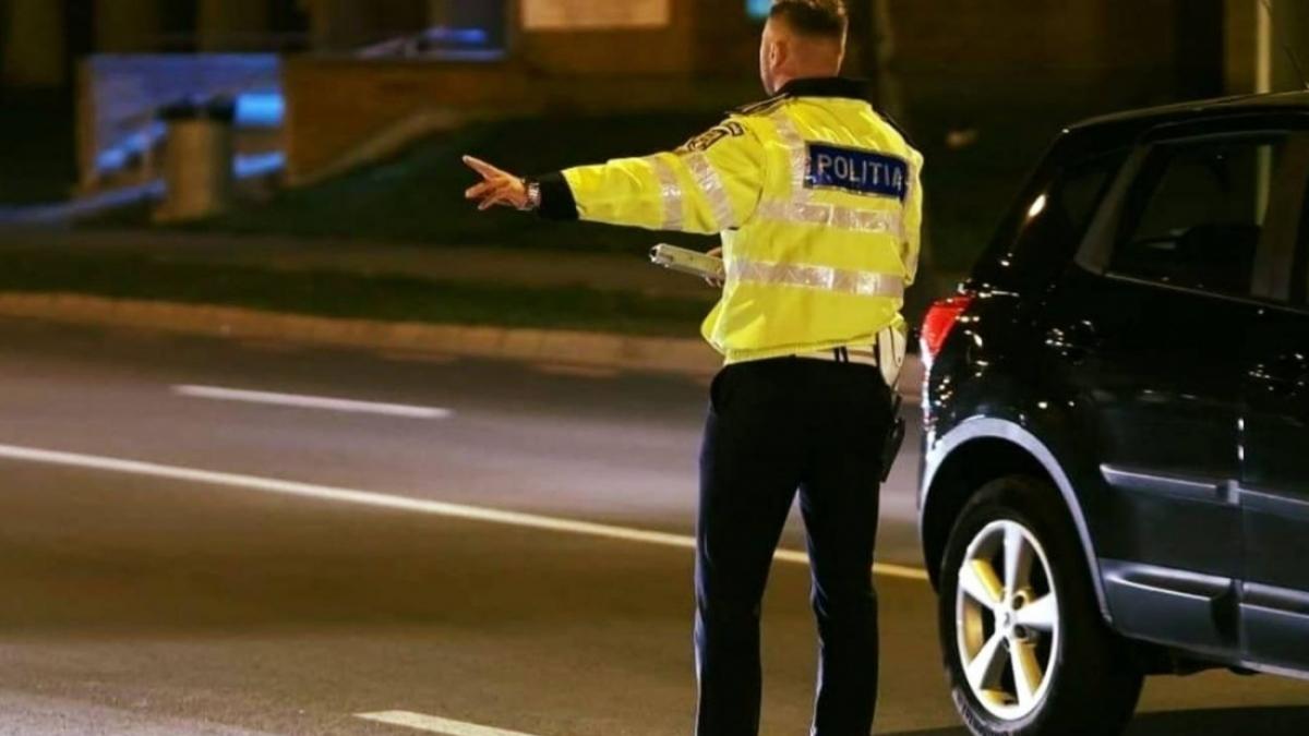 politisti de la rutiera prinsi in flagrant cand luau mita