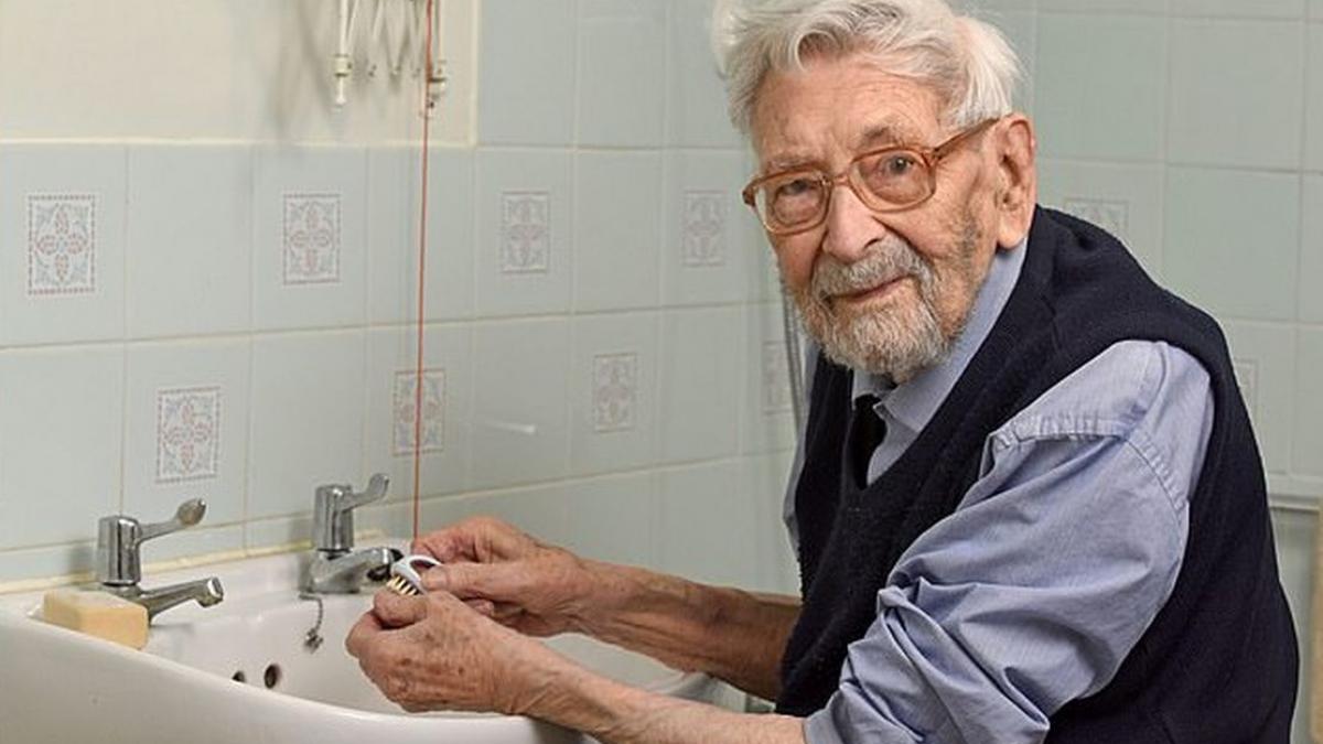 cel mai batran barbat de pe planeta ingrijorat de coronavirus nu e letal ca gripa spaniola