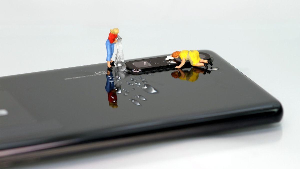 curatare telefon preventie coronavirus