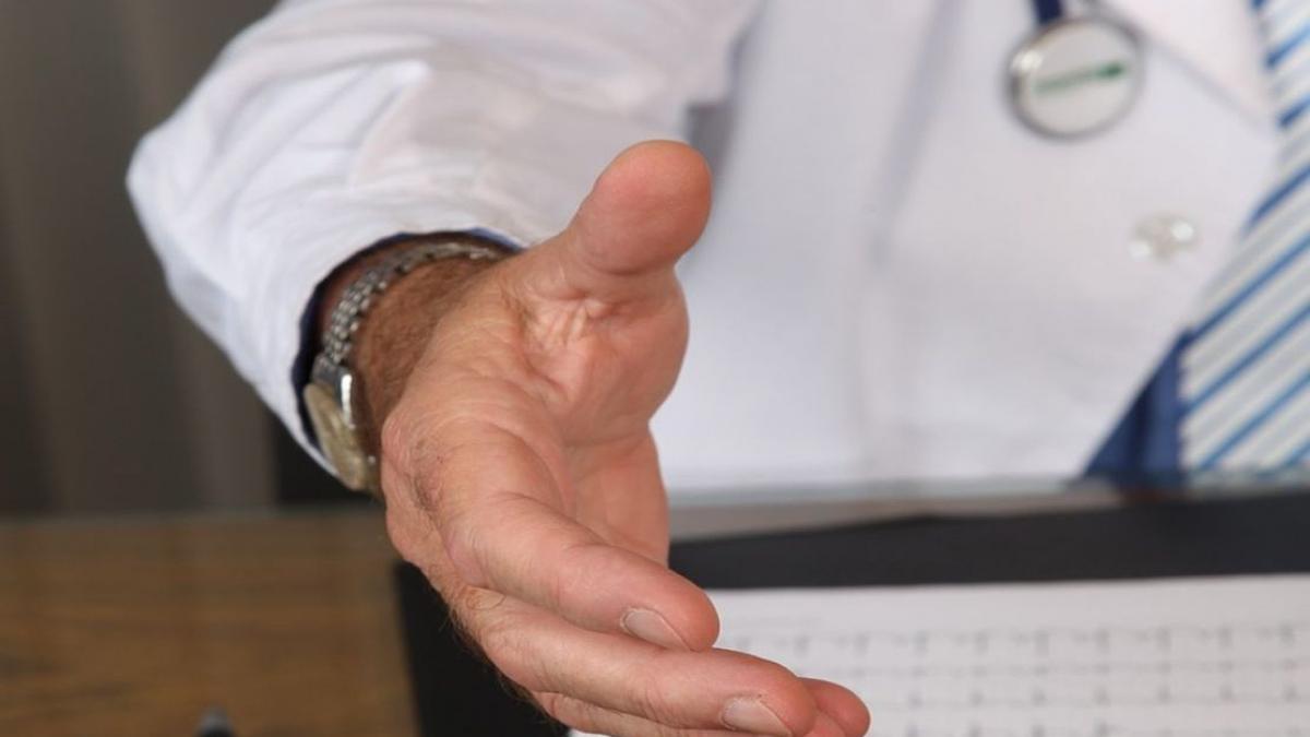 un medic care face teste de coronavirus pentru 50 de lei anchetat de dsp bacau