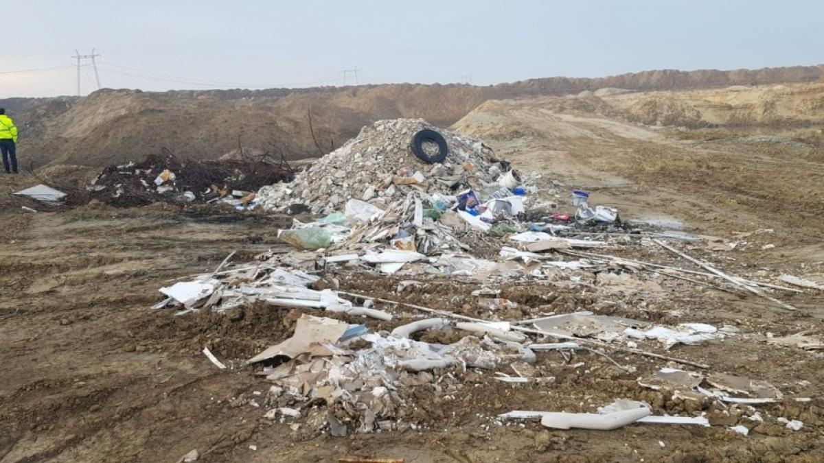 tone de deseuri anglia in romania ca haine second hand