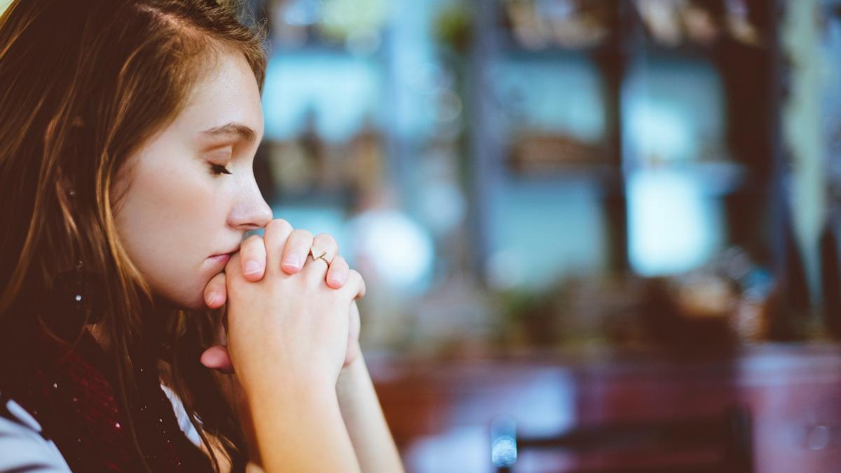 bisericile iau masuri speciale rugaciune pentru oprirea bolii si spatiu pentru igienizarea mainilor