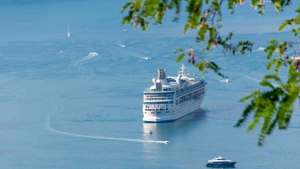 opt cetateni romani care s au aflat la bordul navei de croaziera grand princess au revenit in tara