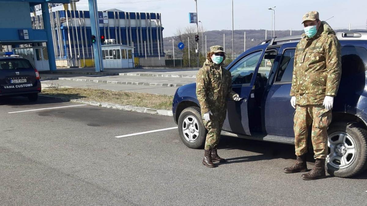 20 de autocare cu romani din germania blocate in vama nadlac