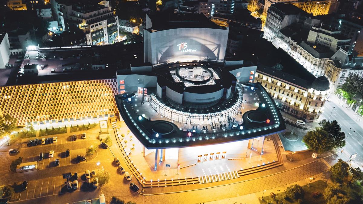 teatrul national din bucuresti ii roaga pe cei care au cumparat bilete sa nu ceara inca banii