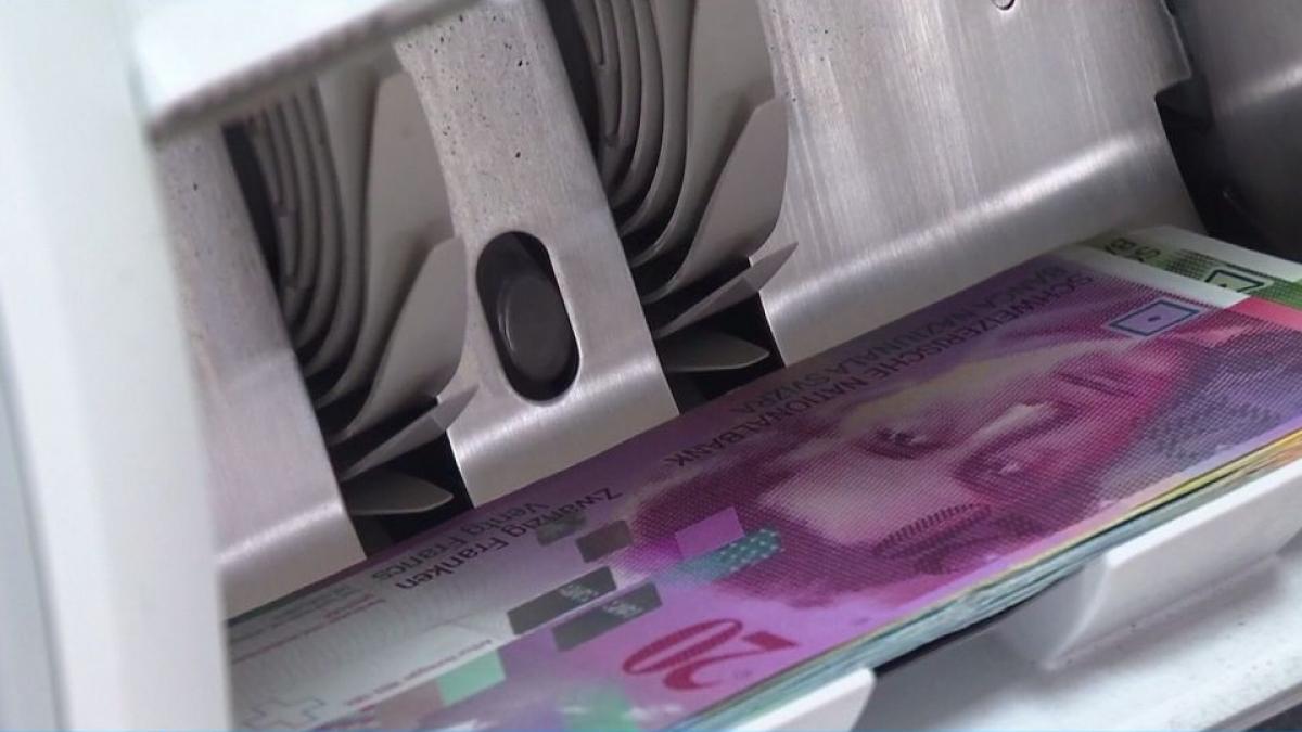 vesti bune pentru romani cinci banci vor amana plata ratelor