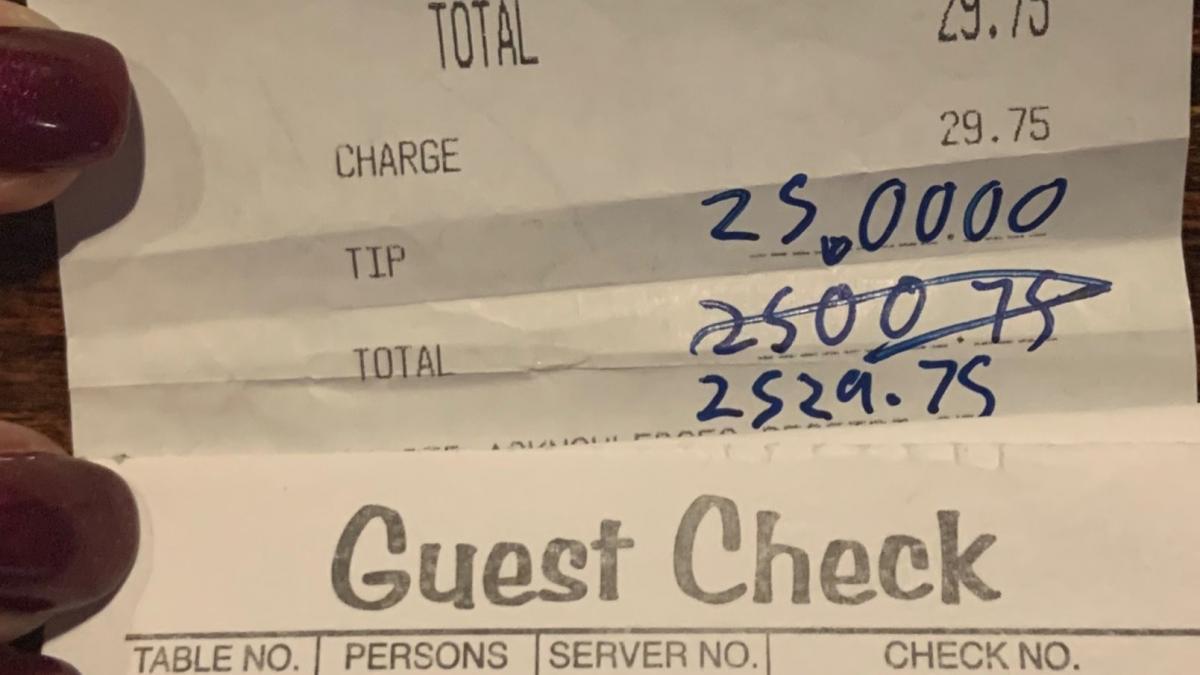 bacsisul generos lasat de ultimul client al unui restaurant inainte de a fi inchis din cauza