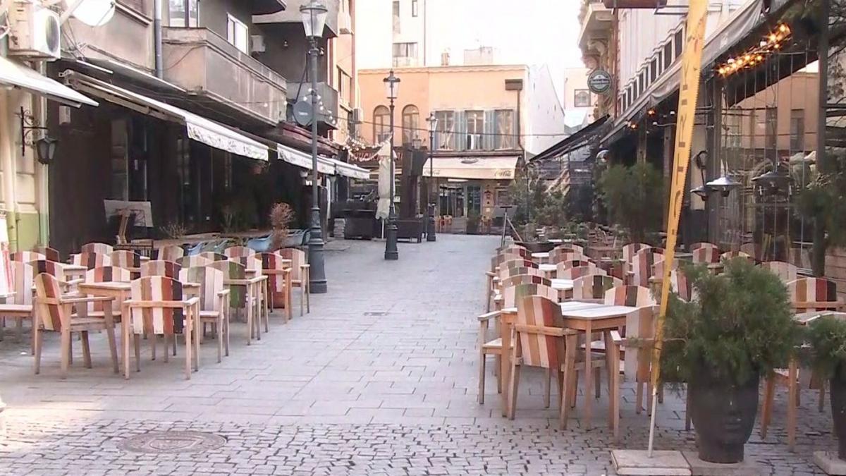 imagini din centrul vechi toate localurile publice restaurantele cafenelele au fost inchise