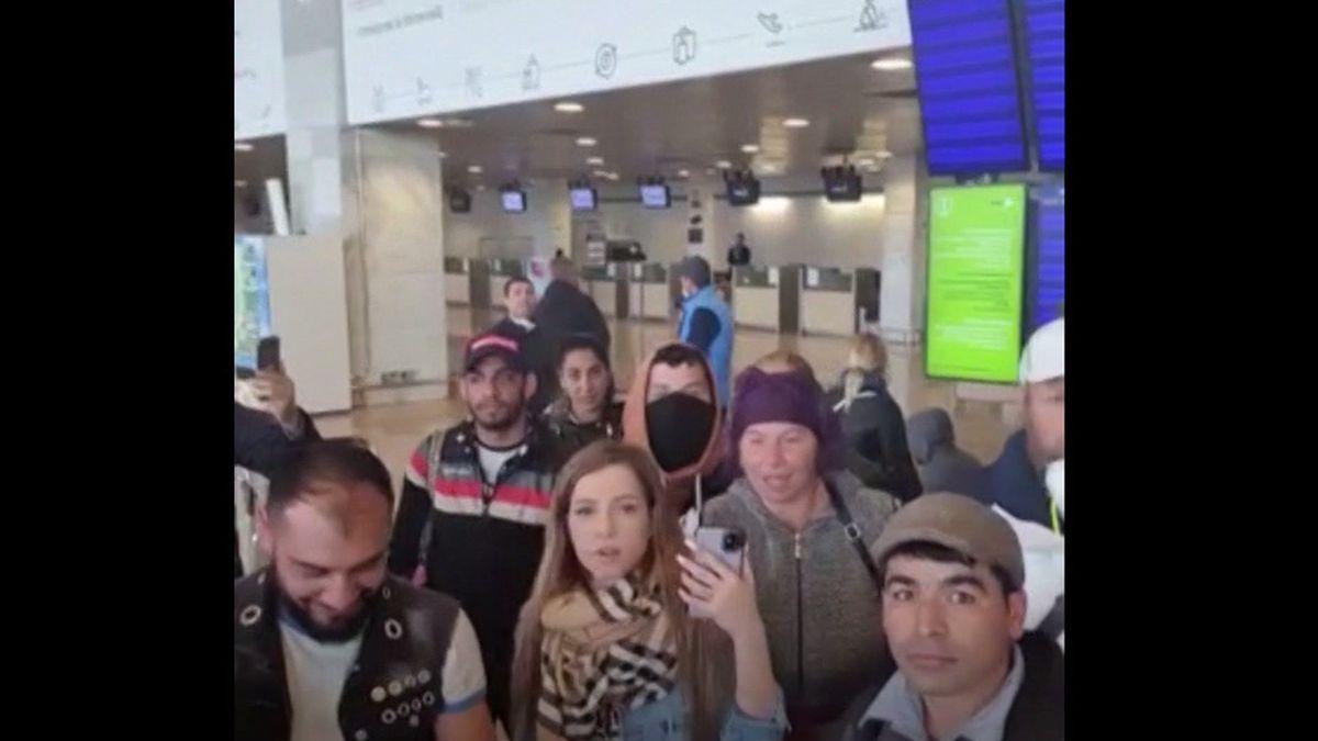 romani blocati in spania apel la autoritatile romane ajutati ne sa venim acasa avem copii in romania