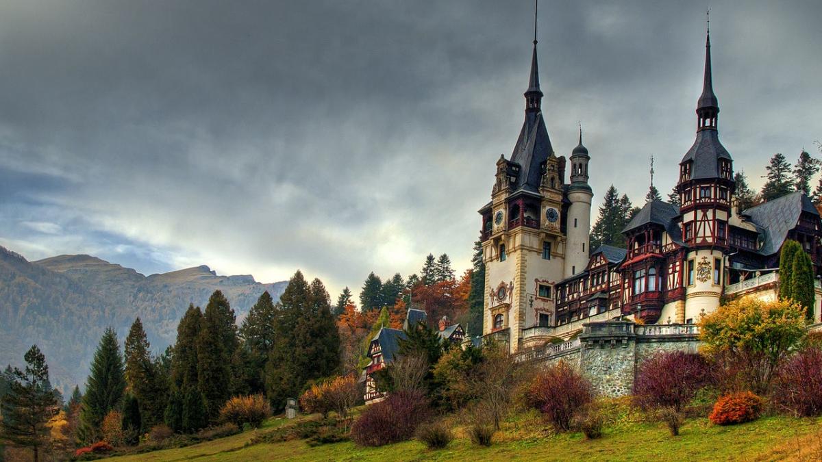 domeniul regal peles devine spatiu de carantina in plina pandemie de coronavirus