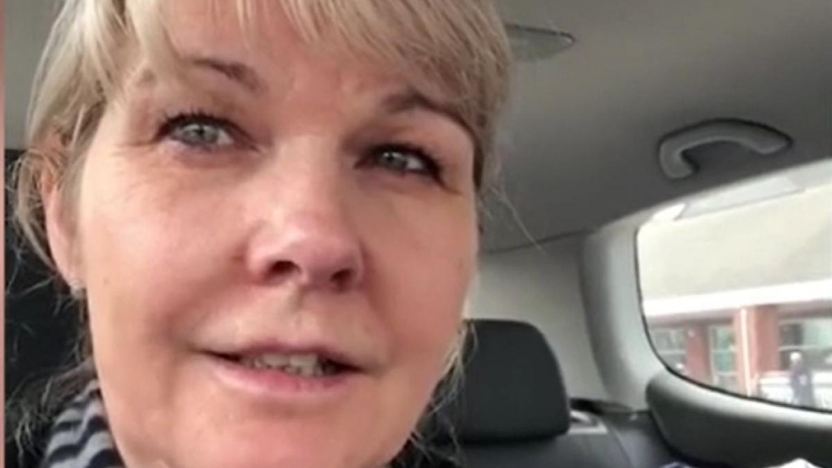 o asistenta iesita din tura dupa 48 de ore a izbucnit in lacrimi dupa ce a mers la magazin va rog