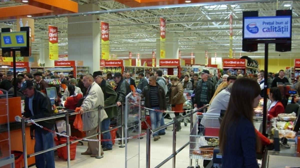 program special in magazinele cora pentru batrani intre orele 7 30 si 8 00