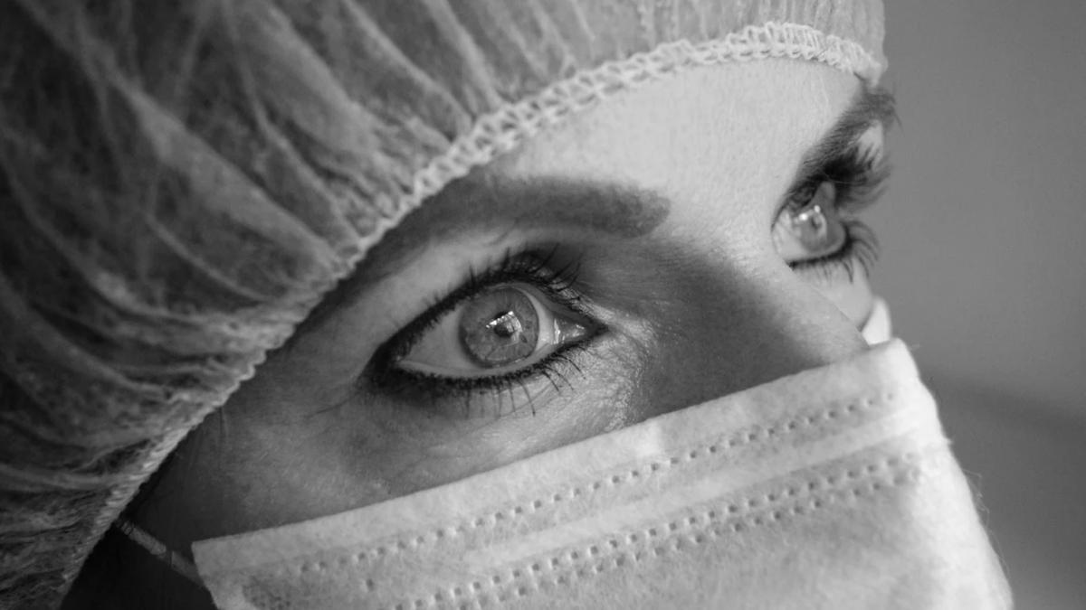 sinteza zilei un medic infectat de la suceava rupe tacerea nici macar o simpla masca chirurgicala