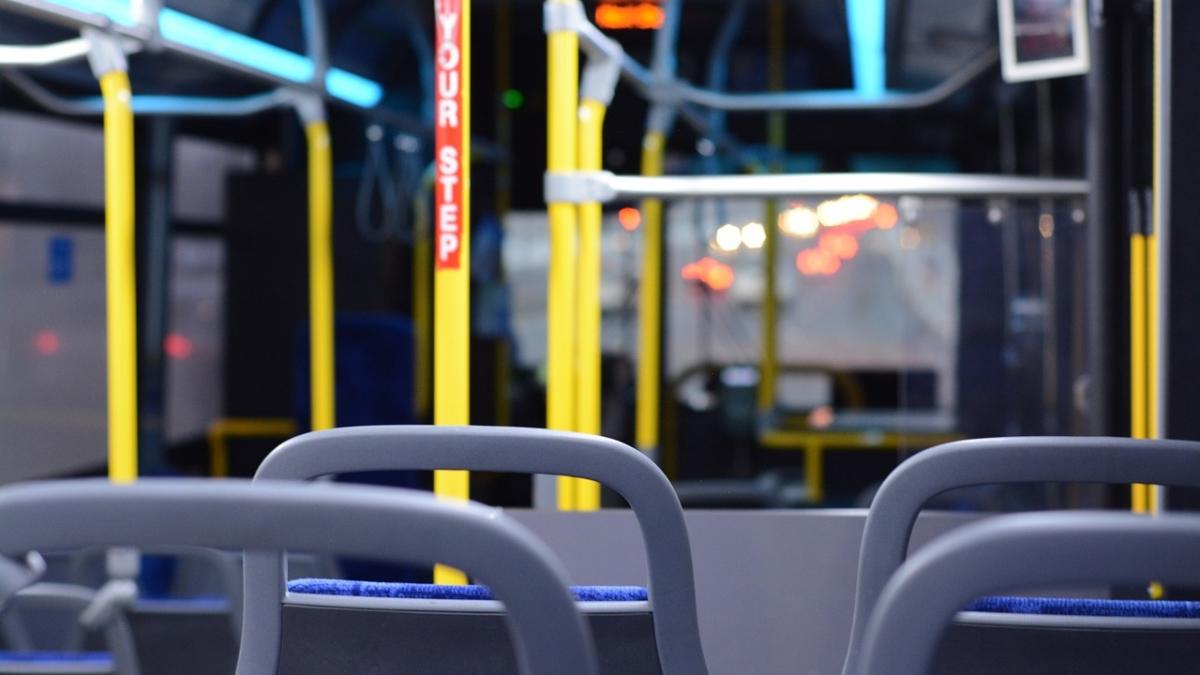 transportul public interzis la iasi doar cadrele medicale pot circula cu autobuze sau tramvaie