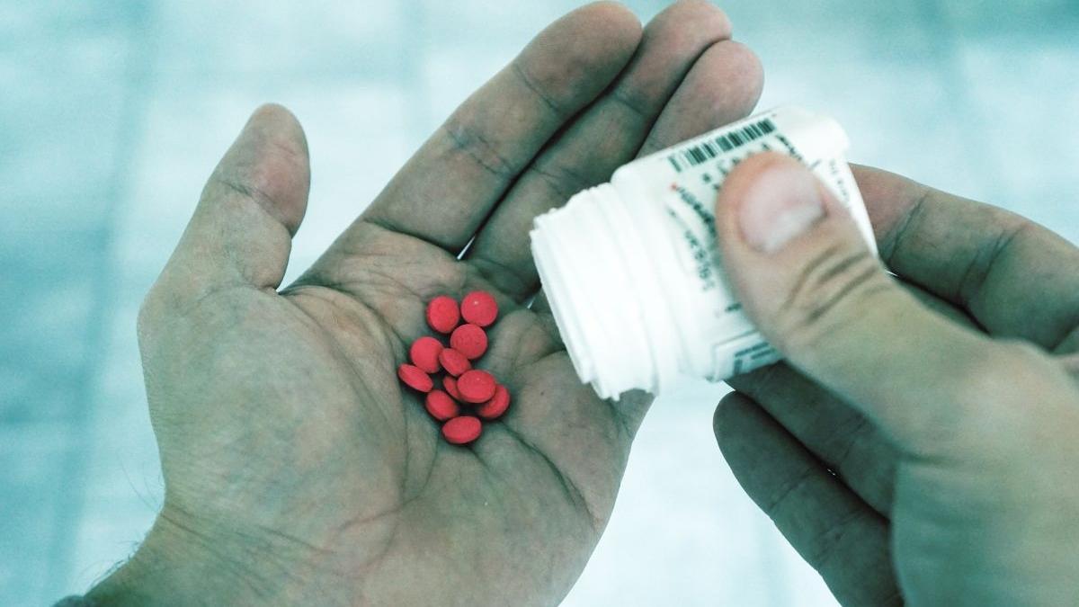 un barbat a murit incercand sa se trateze cu medicamentul minune promovat trump pentru covid 19