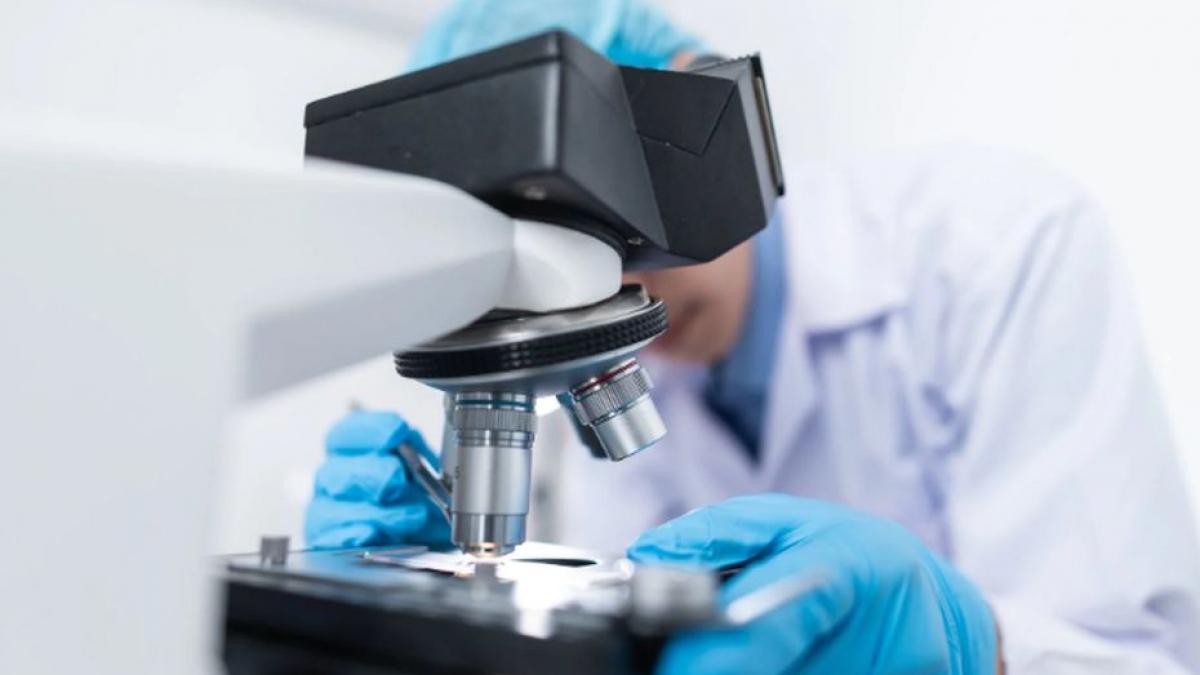 sanitas combinezoane manusi masti coronavirus echipamente