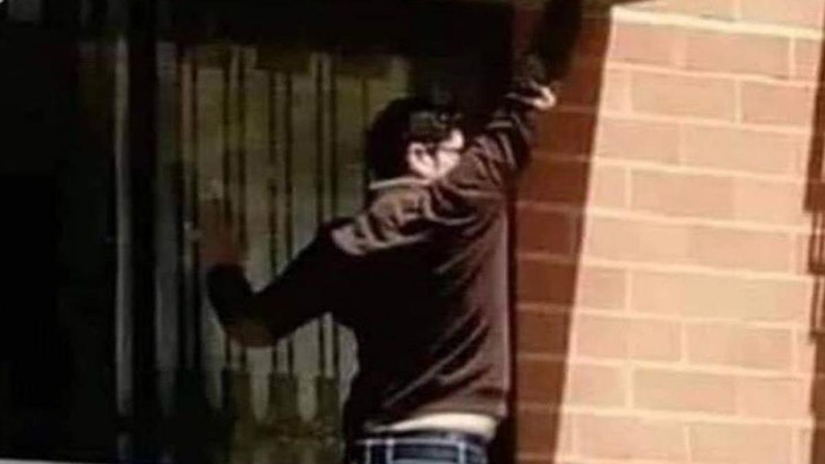 a aflat ca vecinul sau de deasupra este in spital asa ca barbatul a luat o decizie incredibila