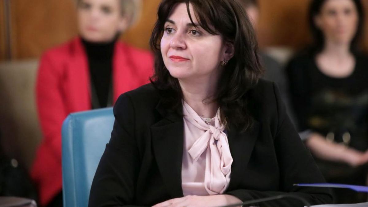 ministrul educatiei anunt fals deschidere scoli