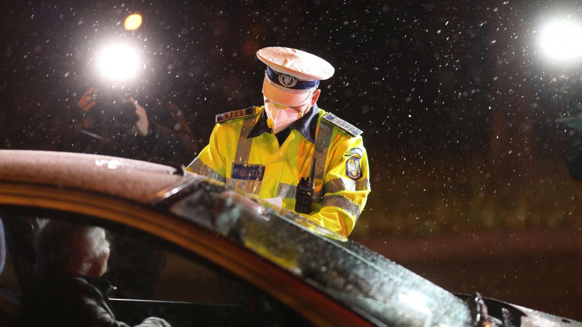 politist local amendat de colegul de la rutiera pe care l a chemat in ajutor