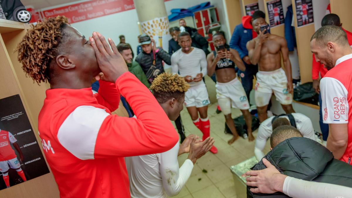 medicul unei echipe cunoscute din franta s a sinucis dupa ce a fost depistat pozitiv cu coronavirus