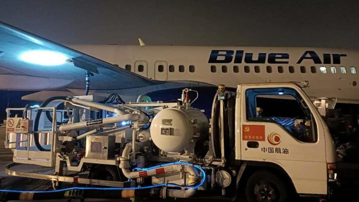 13 tone de materiale medicale au ajuns in romania o aeronava blue air le a adus din china