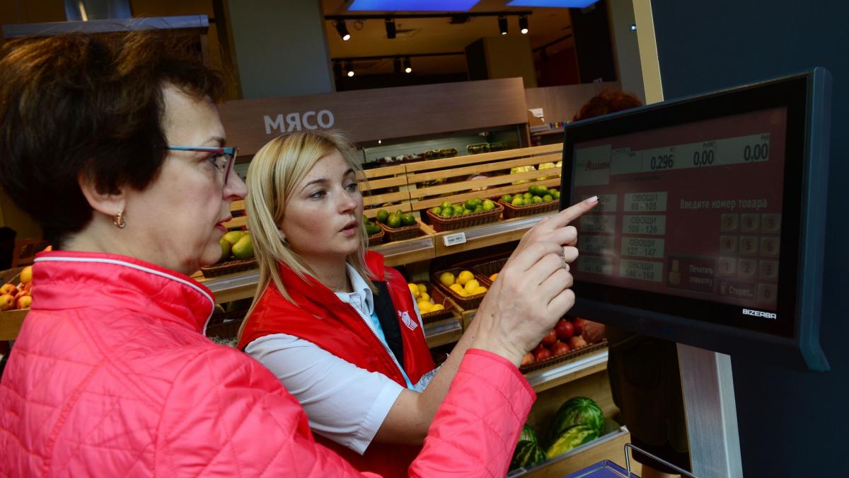 un lant de supermaketuri anunta un spor de 25 pentru fiecare zi lucrata de angajati