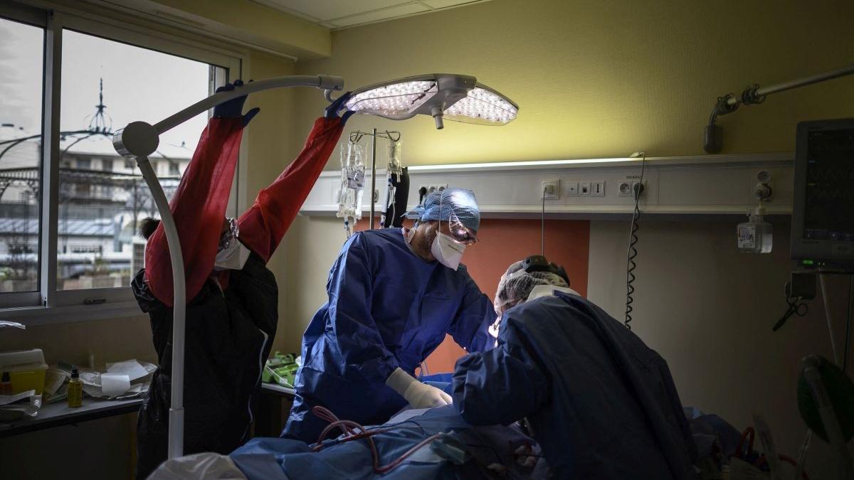 medicii spitalului piatra neamt nu mai fac fata cazurilor de covid 19 trimit bolnavii la iasi