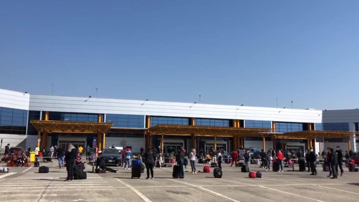 exclusiv clauze injositoare pentru muncitorii romani in strainatate termen de preaviz o zi