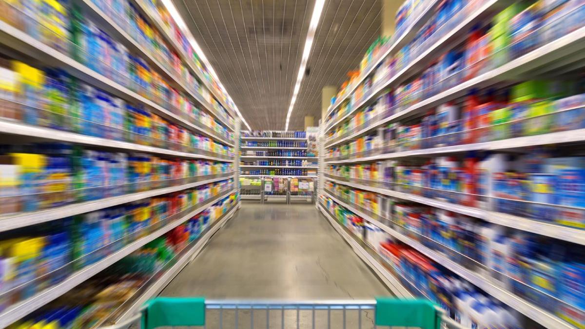 Femeie arestată, după ce a lins mai multe alimente dintr-un magazin, în SUA