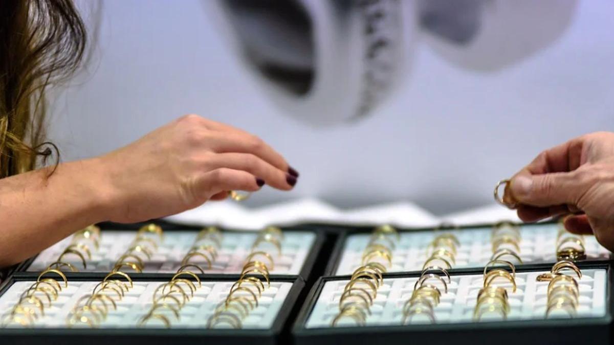 pret aur bnr maxim istoric