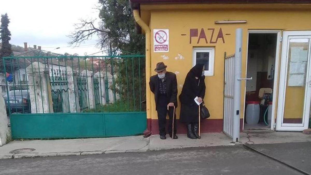 batranica din turda si a condus sotul la spital insa a fost oprita sa intre ai grija de tine eu