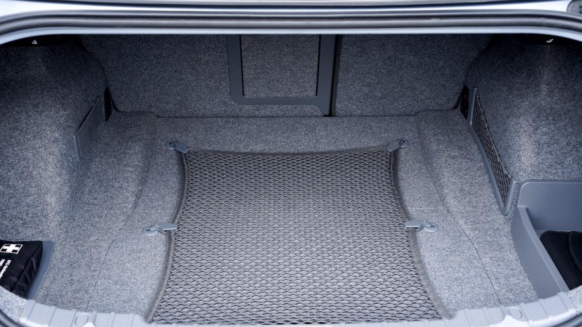 un chirurg si a ascuns iubita in portbagaj pentru a se sustrage controalelor de coronavirus