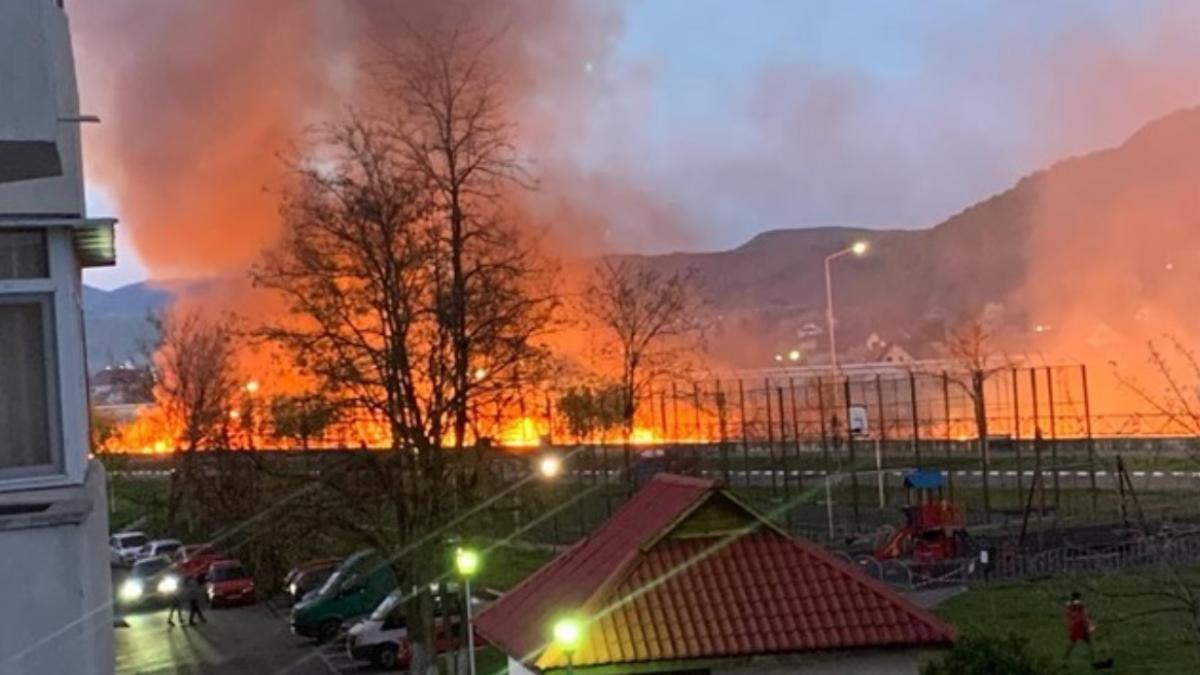 incendiu puternic pe o strada din ramnicu valcea