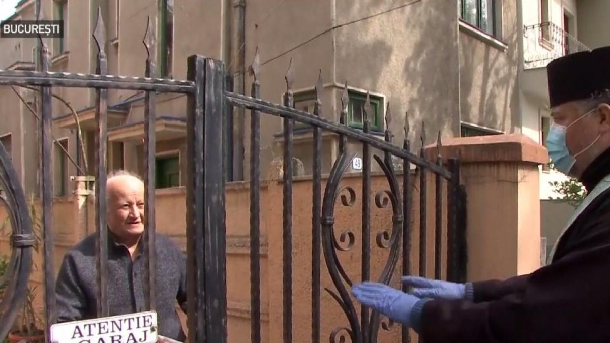 preotii si voluntarii incep sa imparta astazi paine sfinita pentru paste