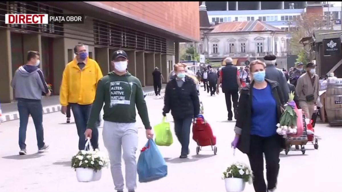 romanii de neoprit in goana dupa cumparaturi