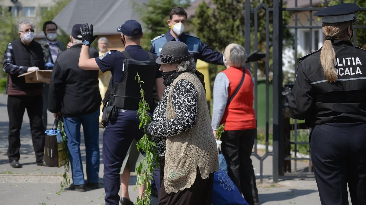 cum incalca biserica regulile de distantare sociala deputat usr nu va bateti joc