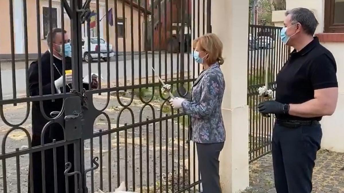 familia regala a romaniei a primit lumina de paste video