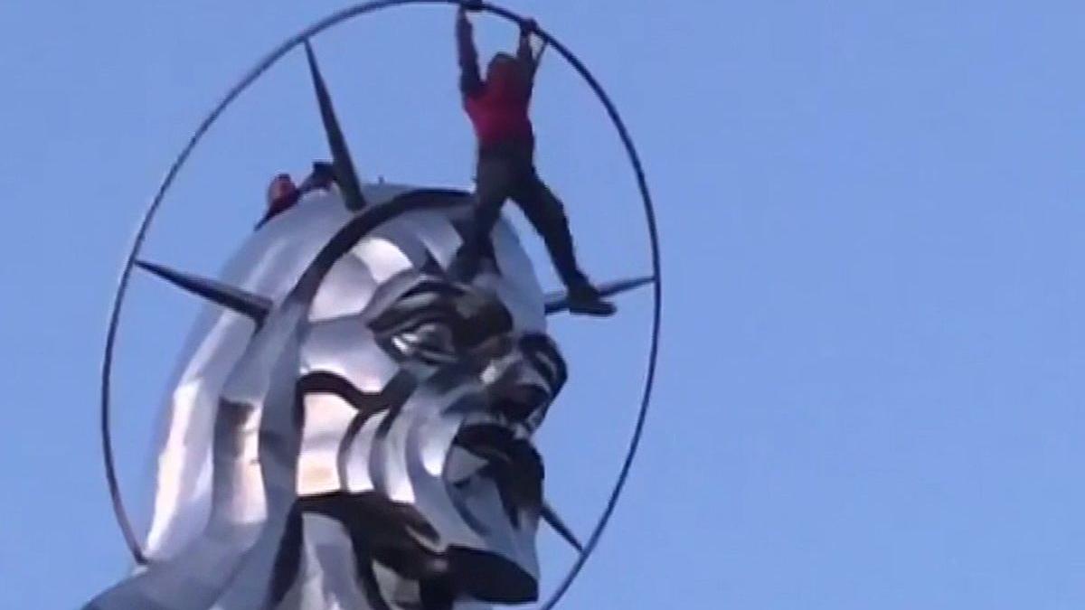 acrobatie statuia lui iisus harghita video