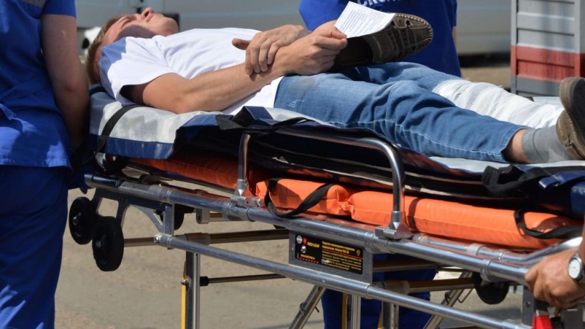 tentativa omor prahova barbat aproape decapitat